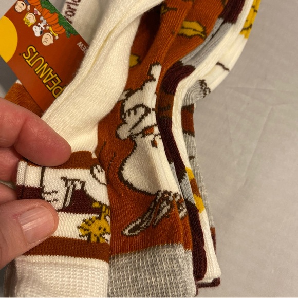 Snoopy peanuts crew socks 5 pairs - Picture 2 of 6